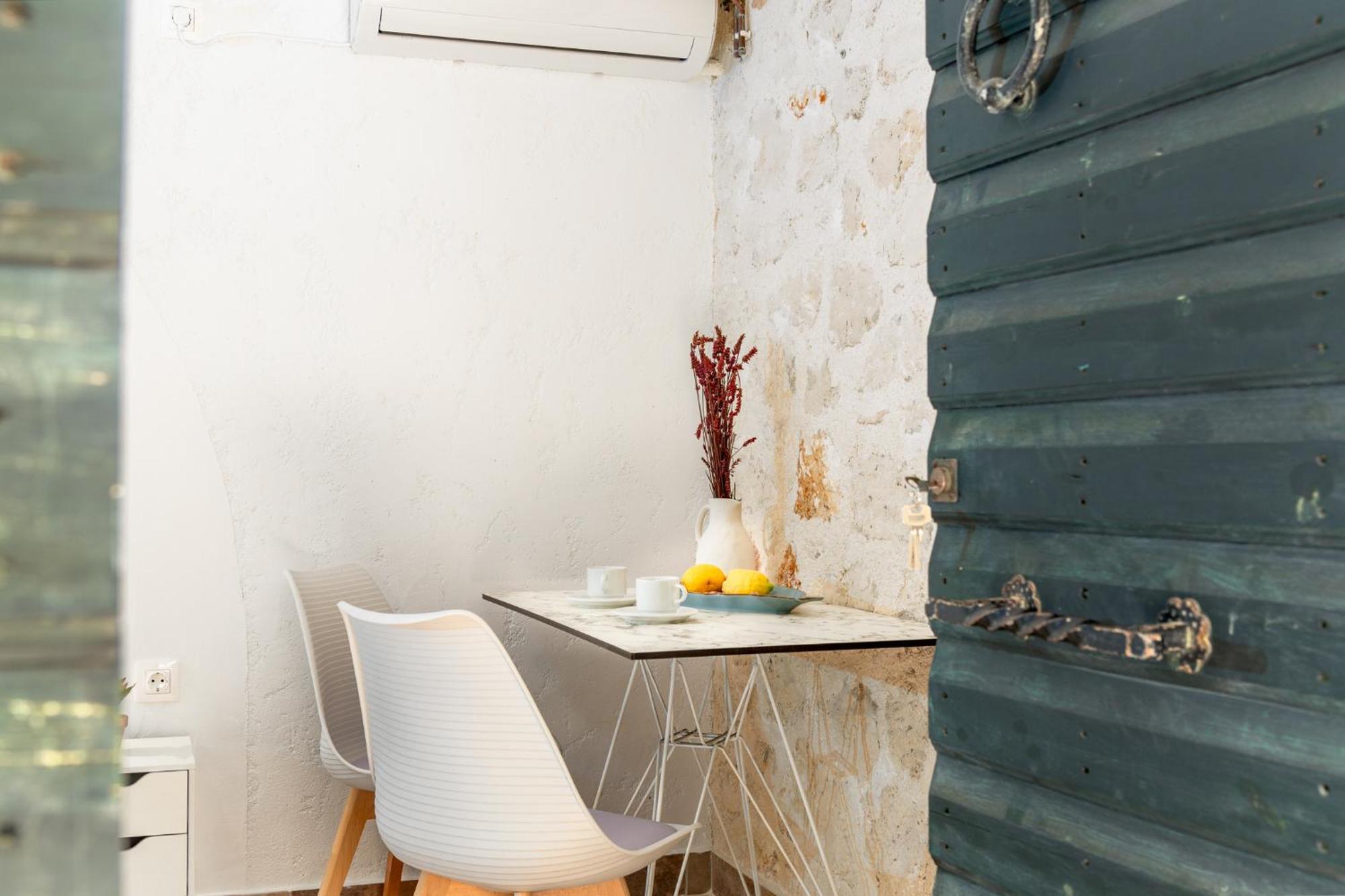Orama Stone Apartments - Authentic Hospitality In A Historical Location, By Zantewize Chambre photo
